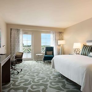 Deluxe King Room Intracoastal View Non-Smoking